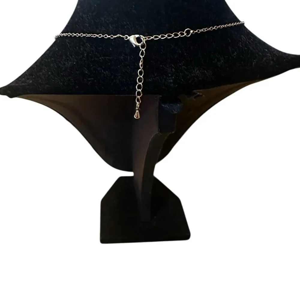 Elegant Black and Gold Eye Pendant Necklace - Picture 3 of 6